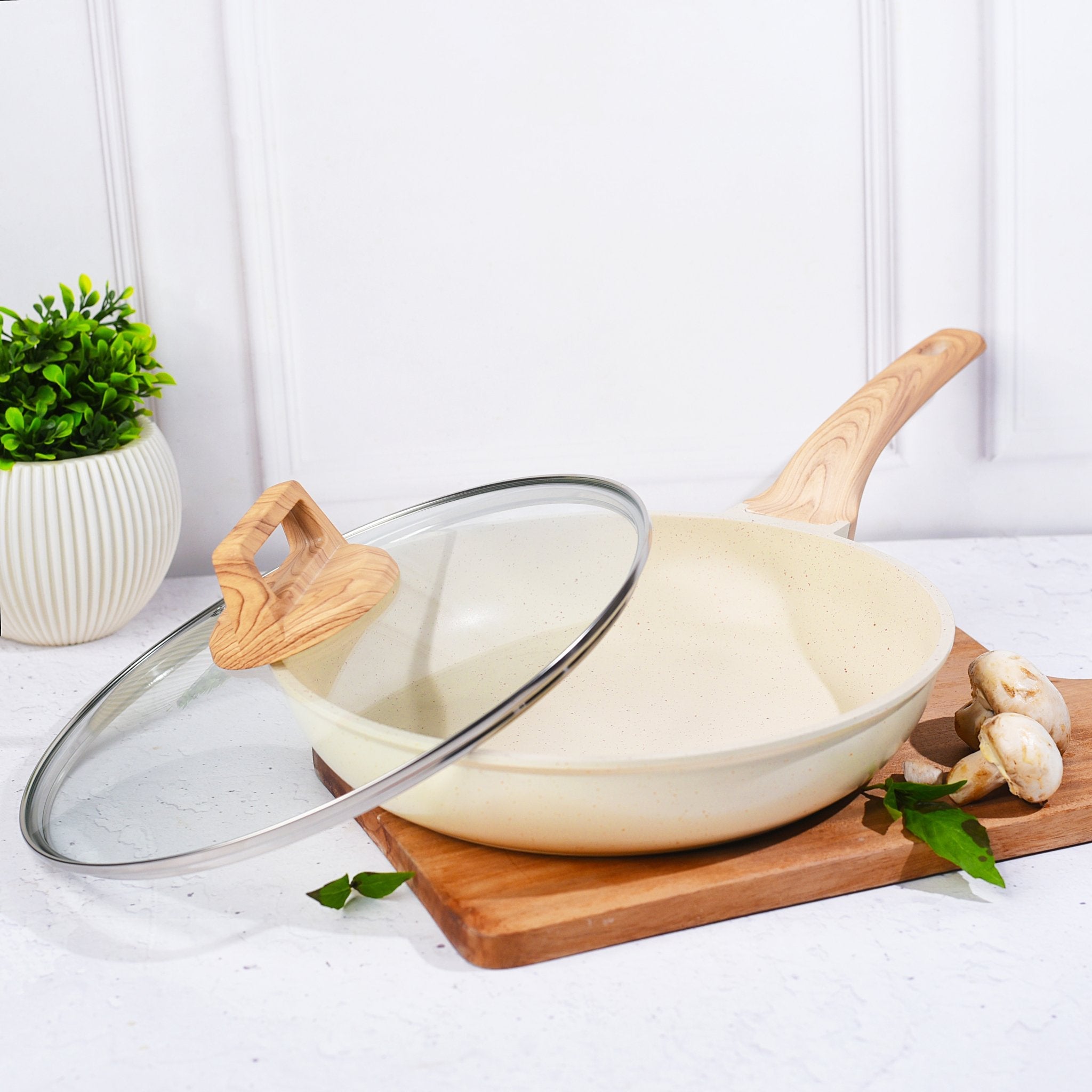 Lightweight Non-Stick Frying Pan With Lid